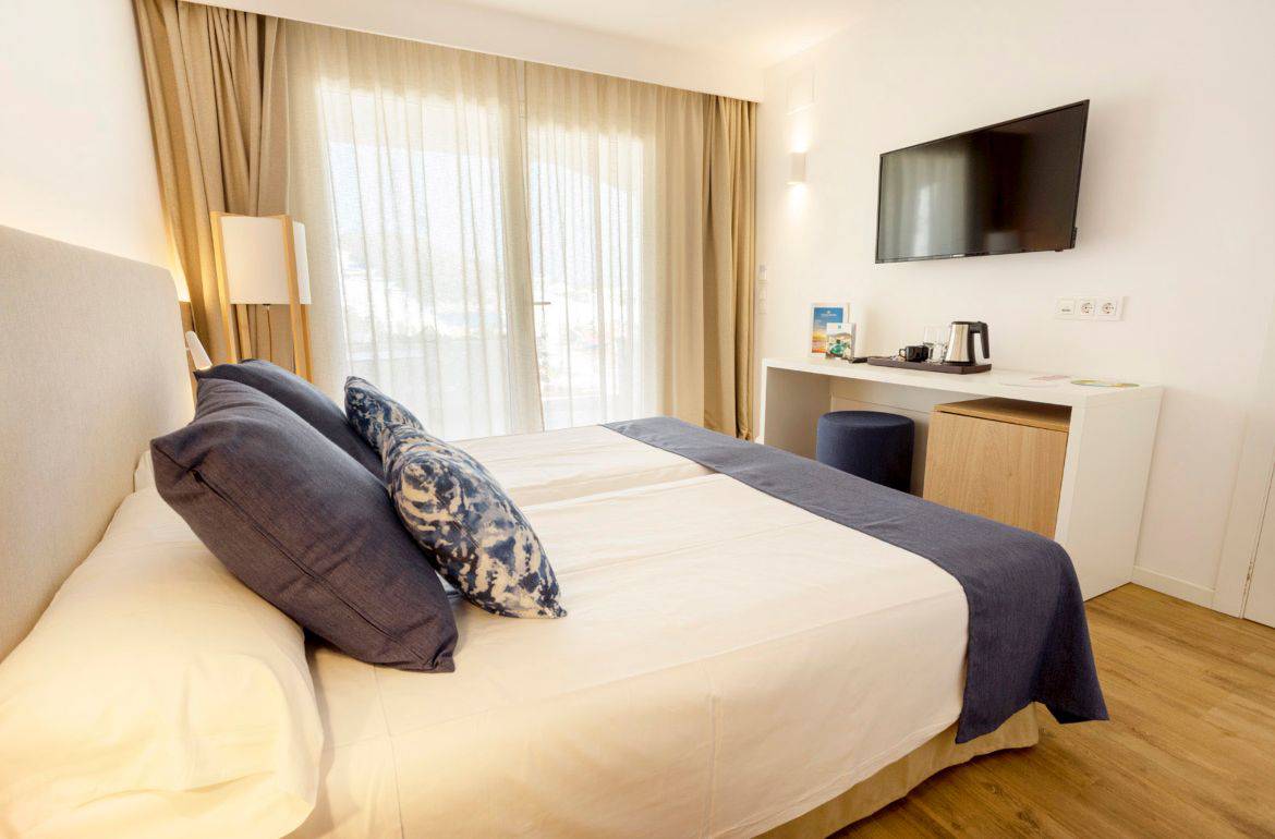 Doppelzimmer mit poolblick Parque Nereida Suites Hotel Cala Ratjada Doppelzimmer mit poolblick Parque Nereida Suites Hotel Cala Ratjada