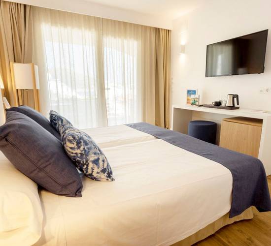 Double standard room with pool view Parque Nereida Suites Hotel Cala Ratjada